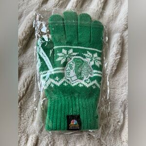 NEW!!! Chicago Blackhawks Green gloves M/L